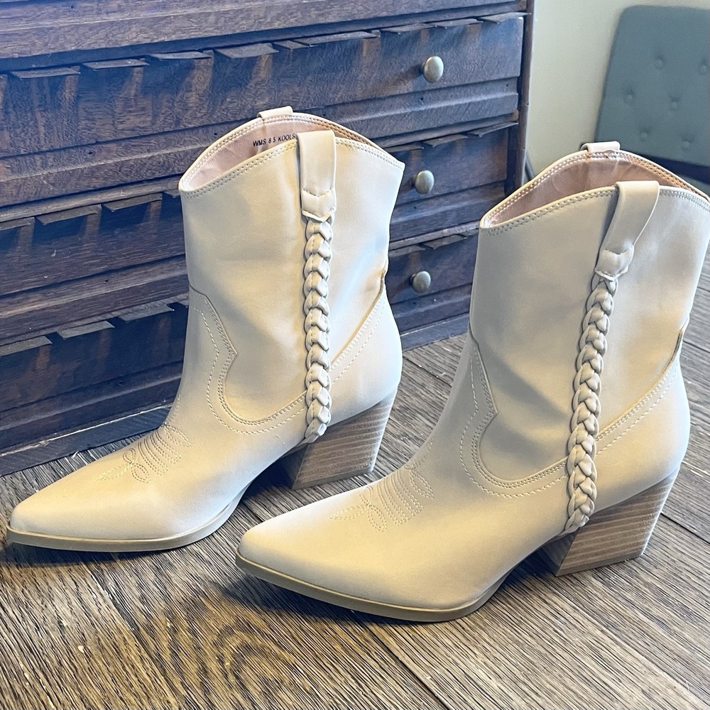 NWT Dolce Vita "Koolson" Cream Western Cowgirl Booties Braid‎ Pointed Toe Sz 8.5 - Picture 2 of 7